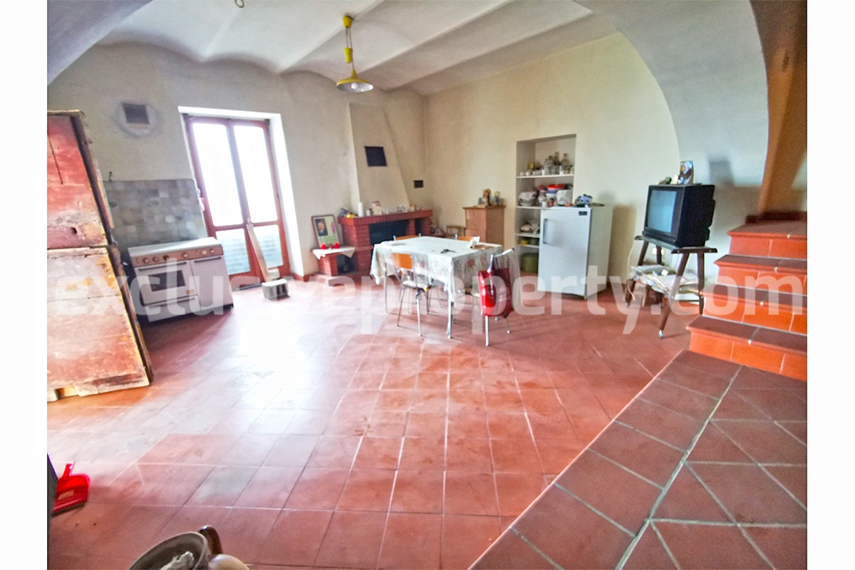 Village house with land and terrace for sale in Torella del Sannio - Molise