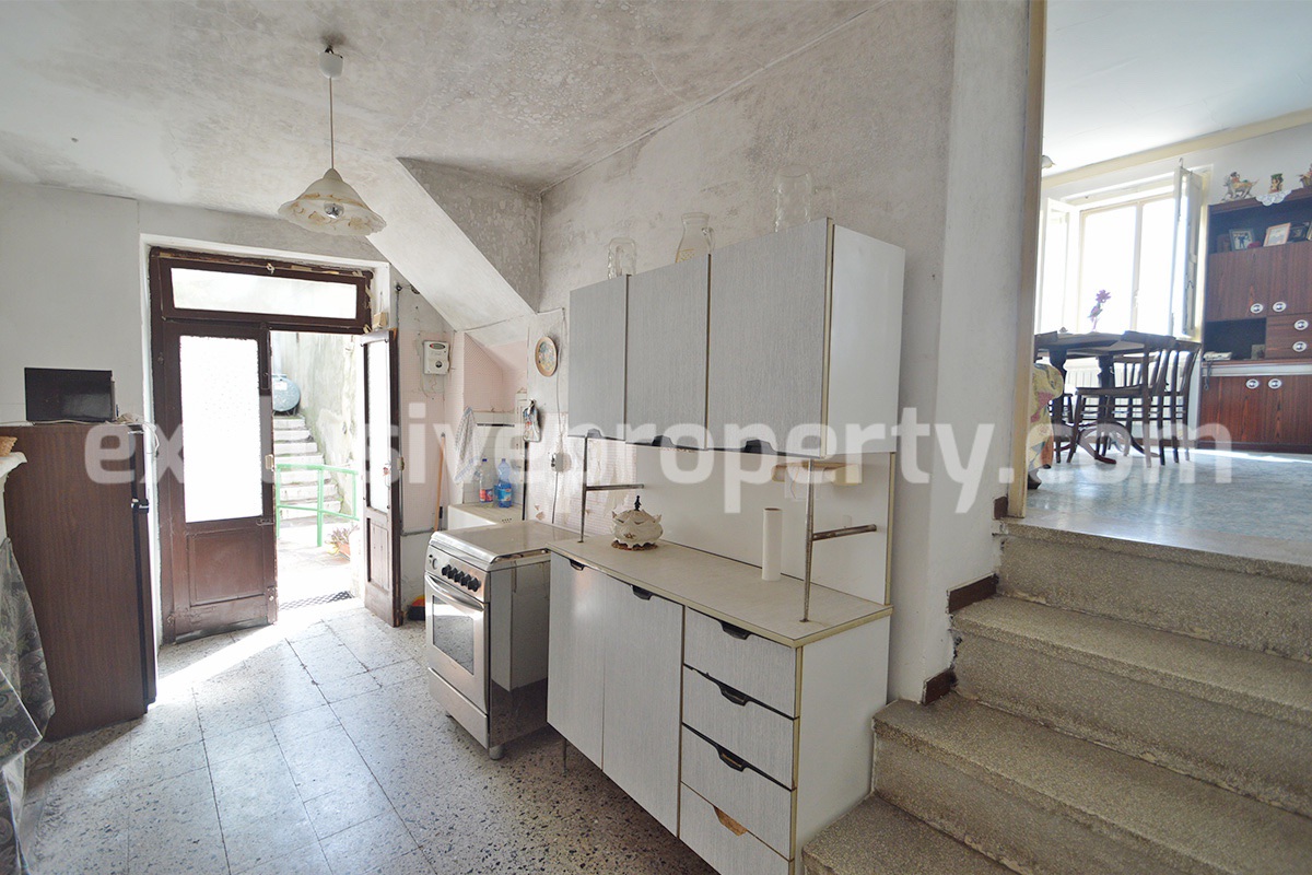 Beautiful town house with panoramic view for sale in San Buono 10