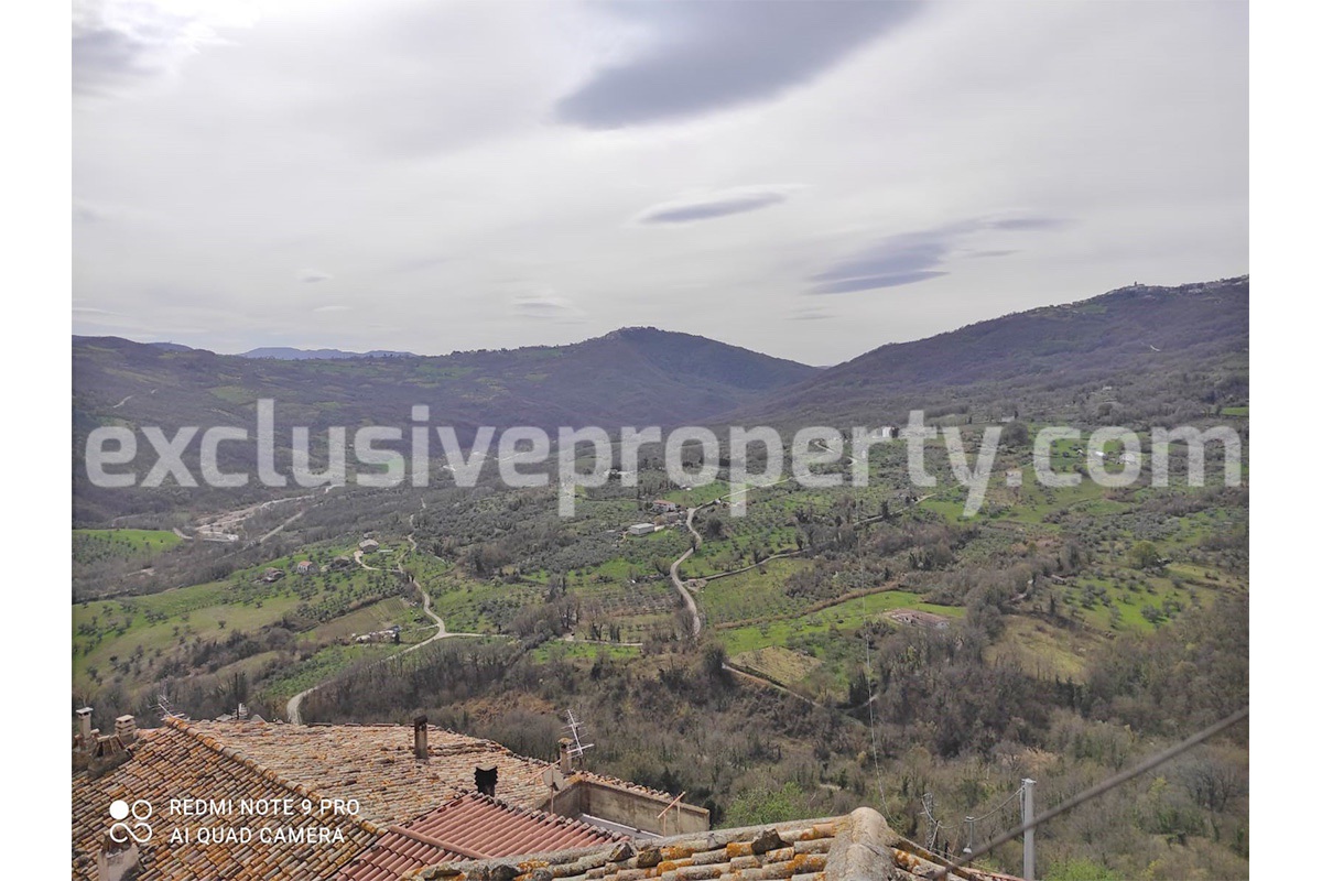 Beautiful town house with panoramic view for sale in San Buono 29