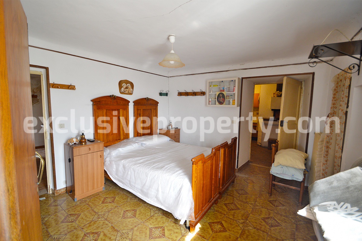 Property consisting of two residential units for sale in Abruzzo - Italy 39