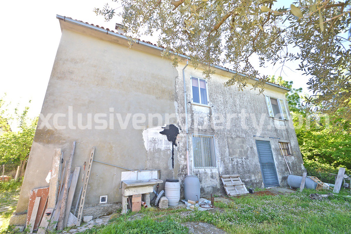 House with land and views of the valley for sale in Italy 3