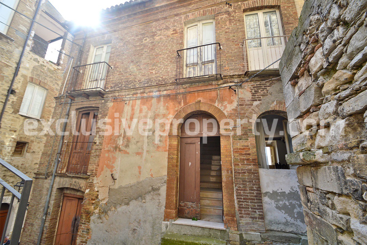 Property consisting of two residential units for sale in Abruzzo - Italy 2