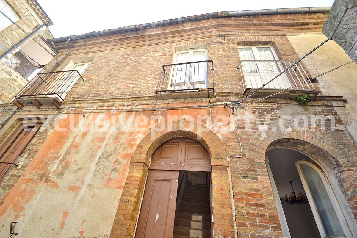 Property consisting of two residential units for sale in Abruzzo - Italy 3