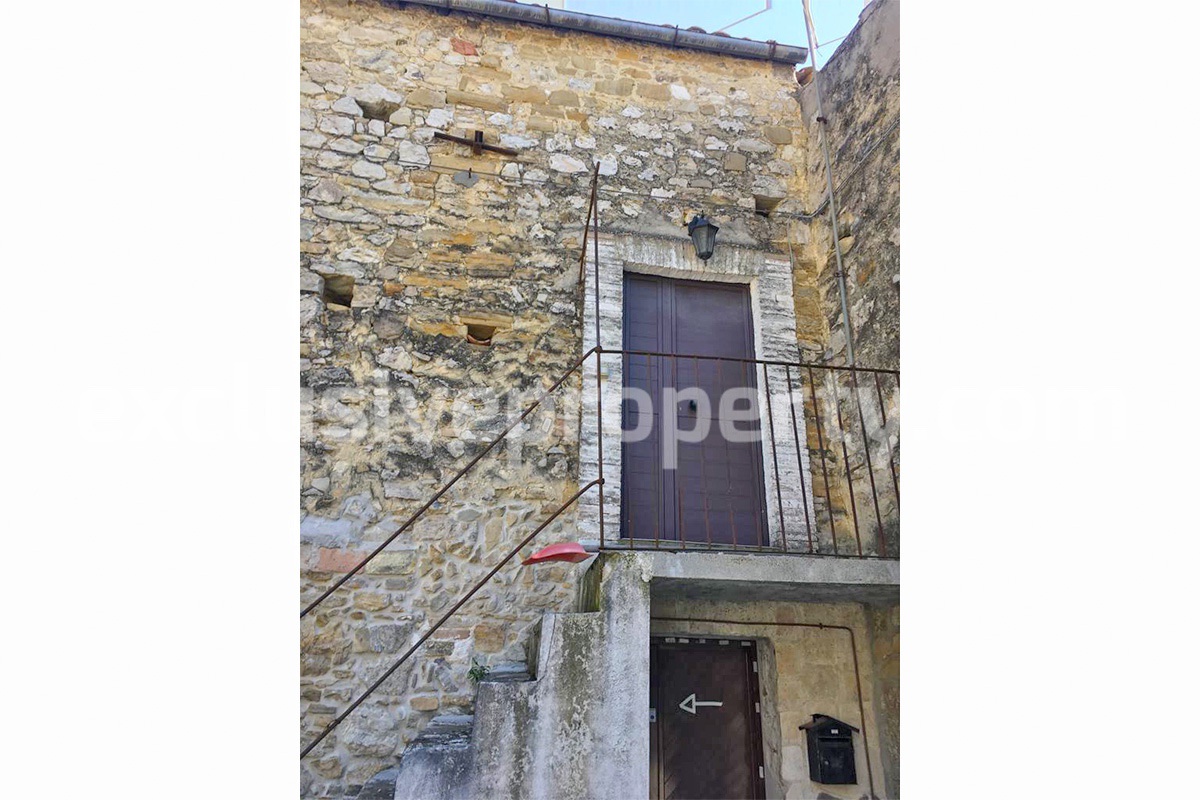 Cheap town house with spectacular lake view terrace for sale Abruzzo - Bomba