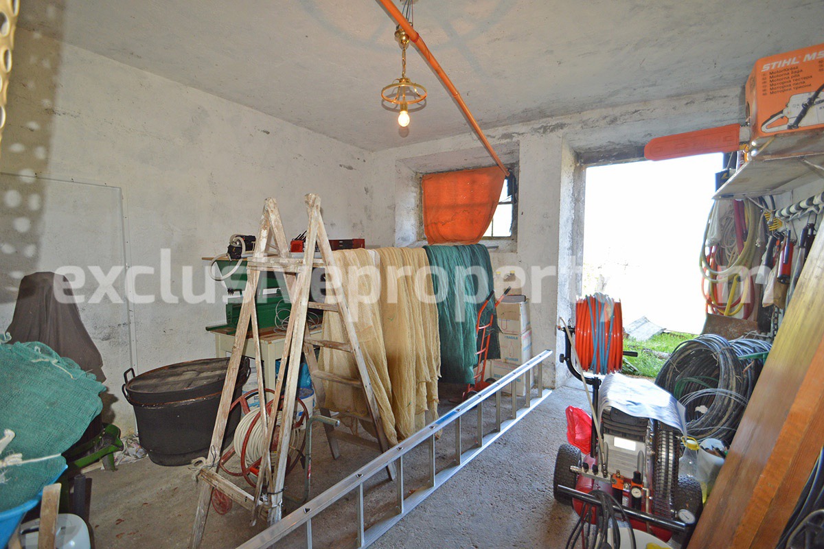 House with land and views of the valley for sale in Italy 25