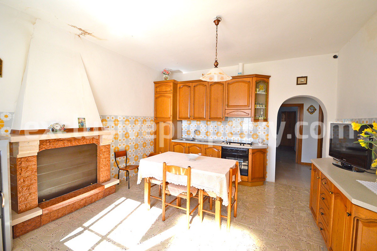 House with land and views of the valley for sale in Italy 11