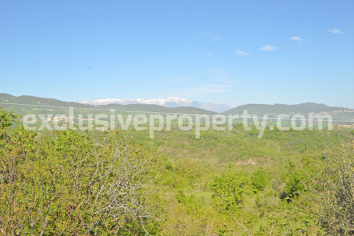 House with land and views of the valley for sale in Italy 8