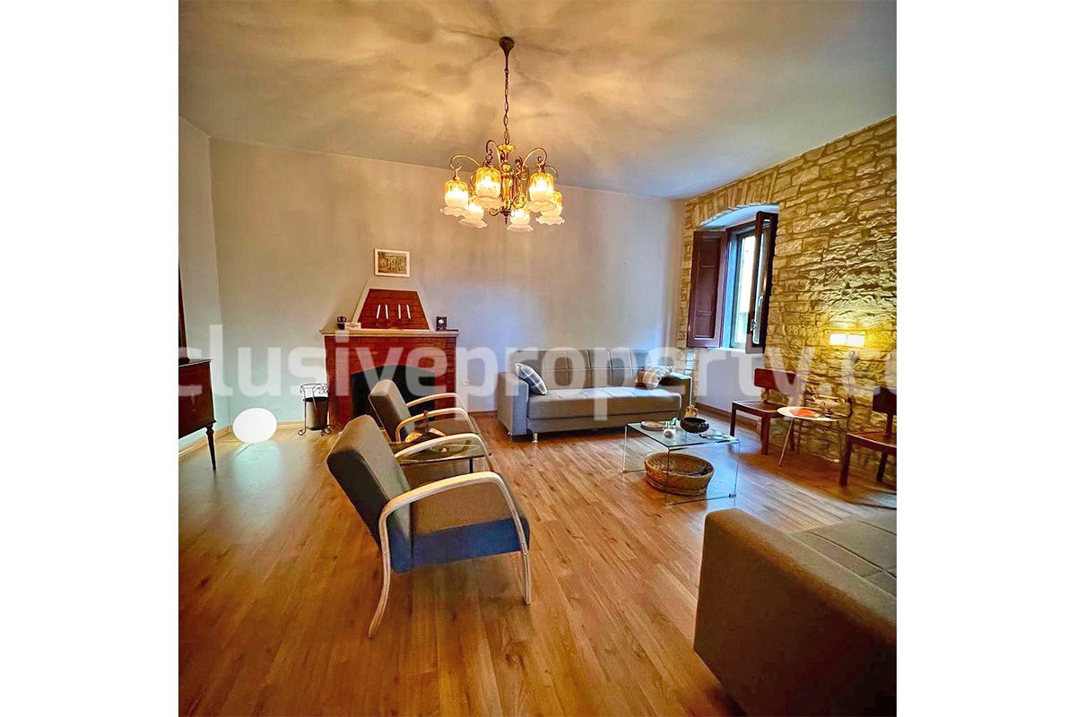 Stone house with garage and with original period floors for sale Molise 5