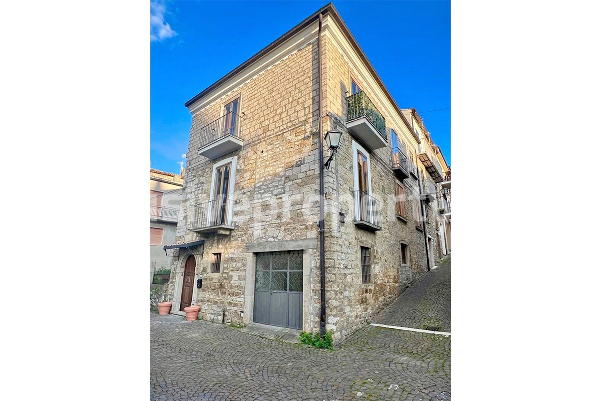 Stone house with garage and with original period floors for sale Molise 1