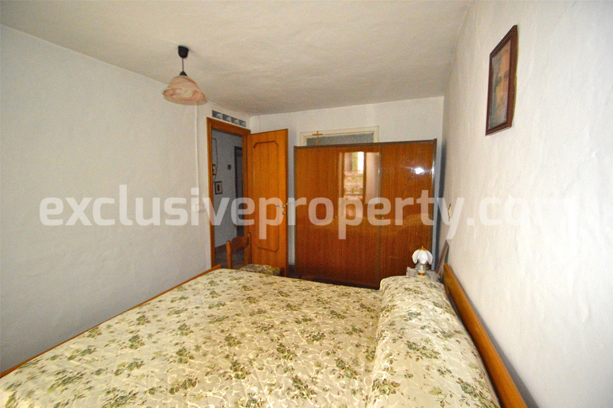 Spacious habitable town house with balconies for sale in Molise - Roccavivara