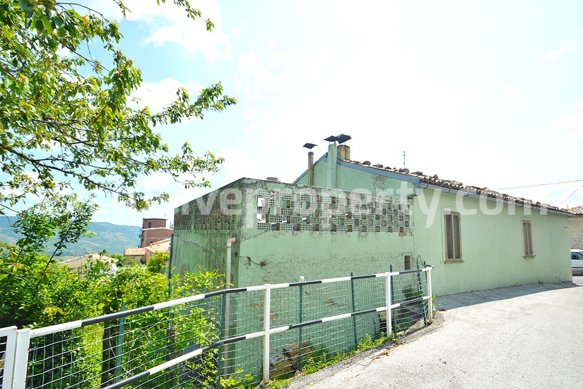 Spacious habitable house with panoramic terrace and flat garden for sale in Abruzzo 4