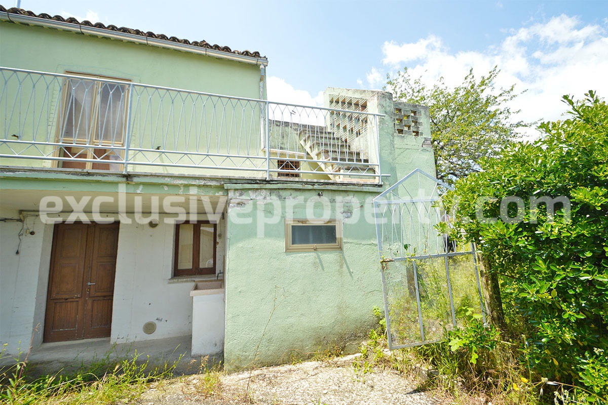 Spacious habitable house with panoramic terrace and flat garden for sale in Abruzzo 2