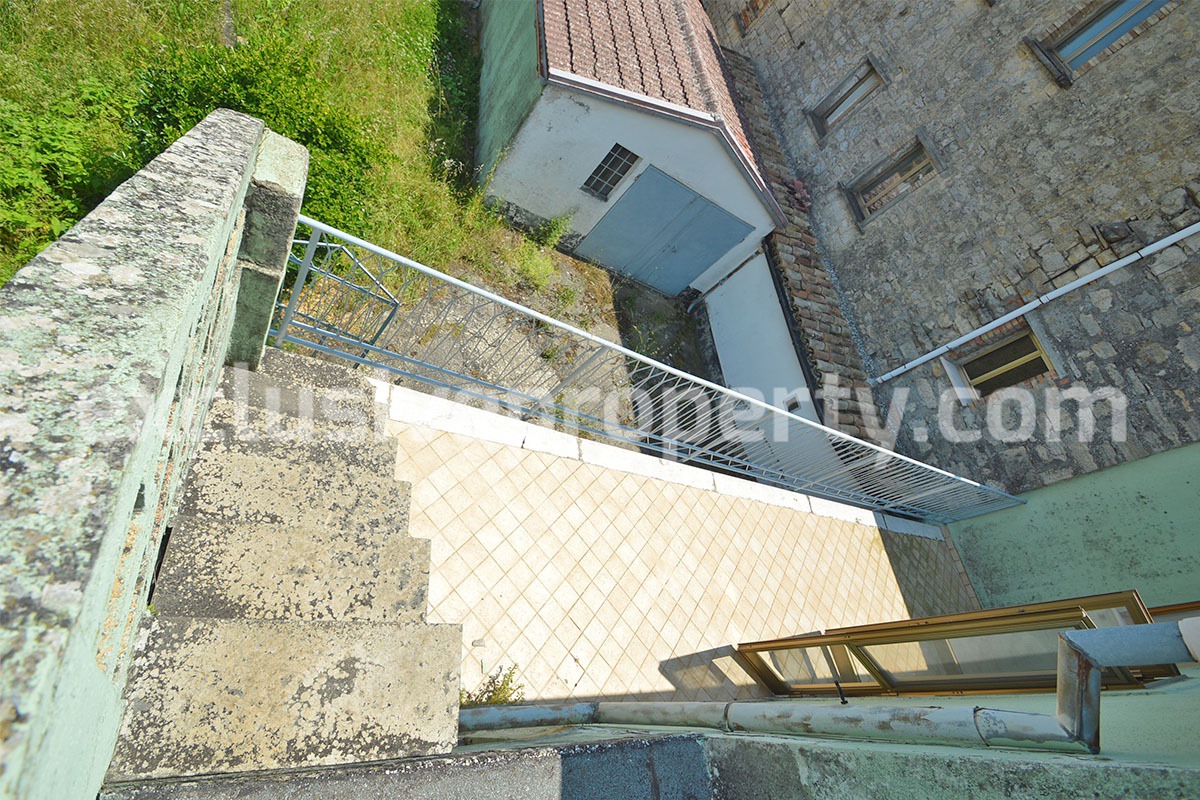 Spacious habitable house with panoramic terrace and flat garden for sale in Abruzzo 49