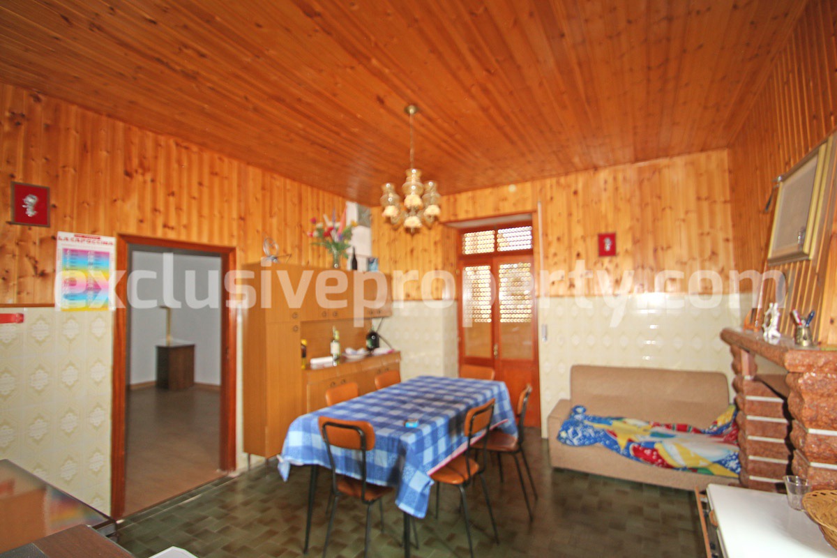 Habitable house with detached barn and garden for sale in Abruzzo 2