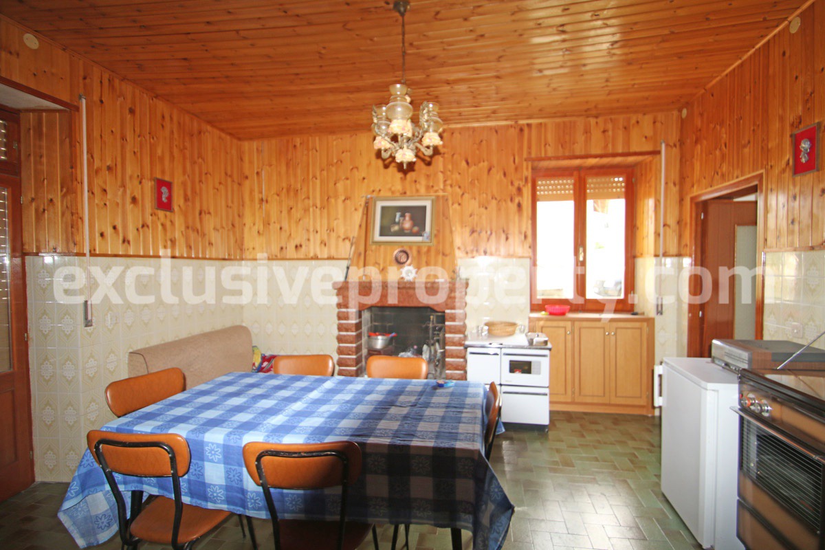 Habitable house with detached barn and garden for sale in Abruzzo 3