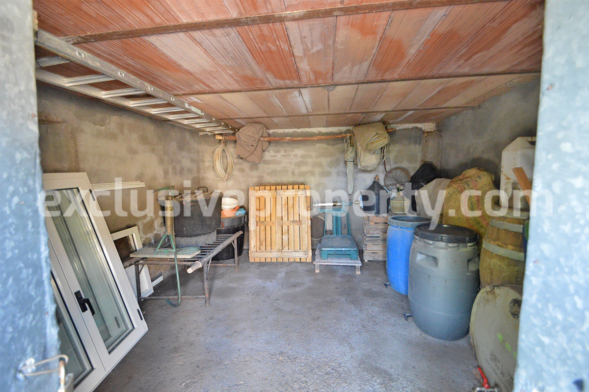 Large property with flat garden for sale in Roccaspinalveti - Abruzzo 41