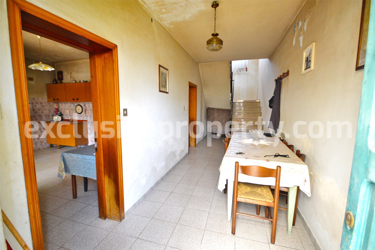 Large property with flat garden for sale in Roccaspinalveti - Abruzzo 7