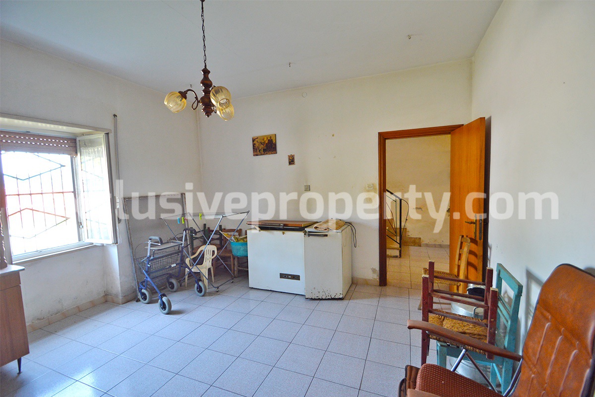 Large property with flat garden for sale in Roccaspinalveti - Abruzzo 13