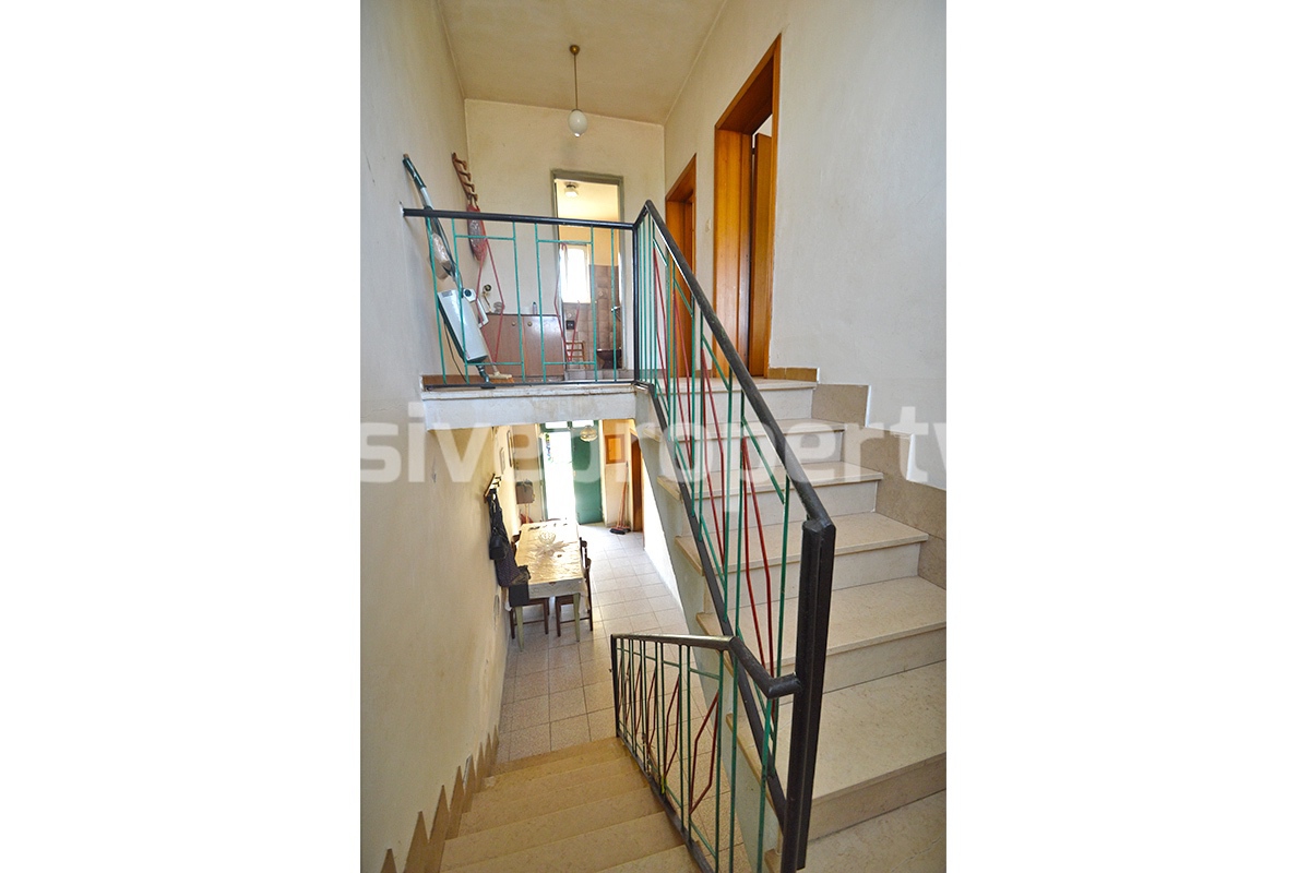 Large property with flat garden for sale in Roccaspinalveti - Abruzzo 15