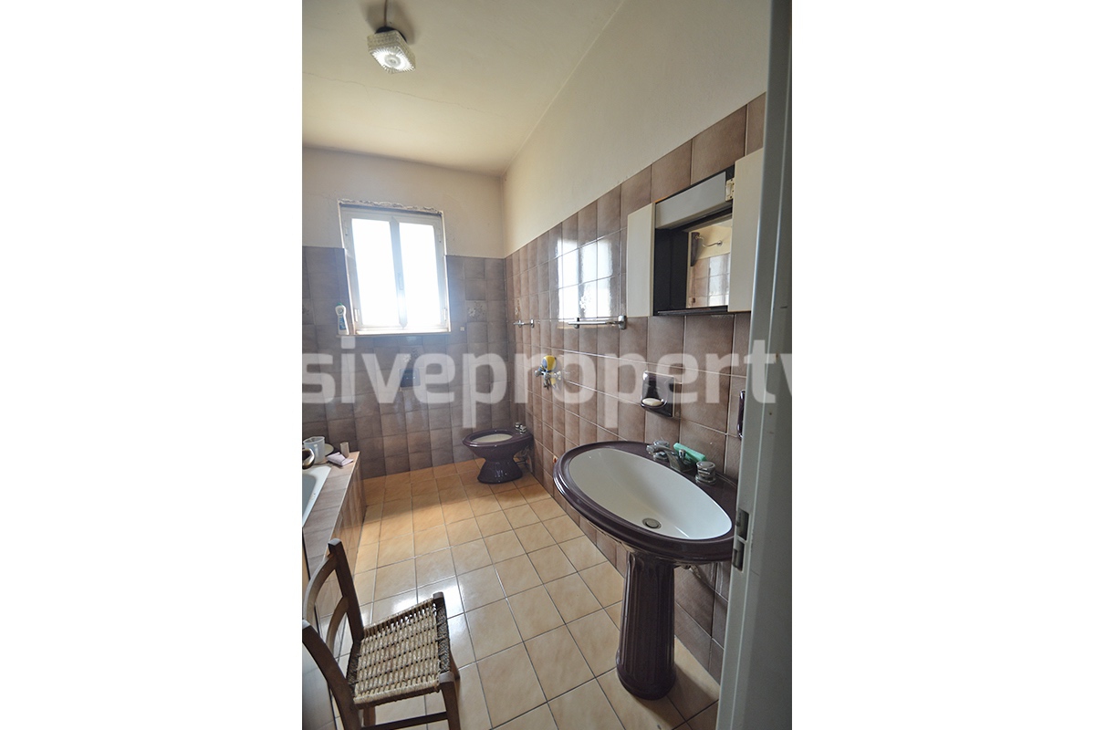 Large property with flat garden for sale in Roccaspinalveti - Abruzzo 21