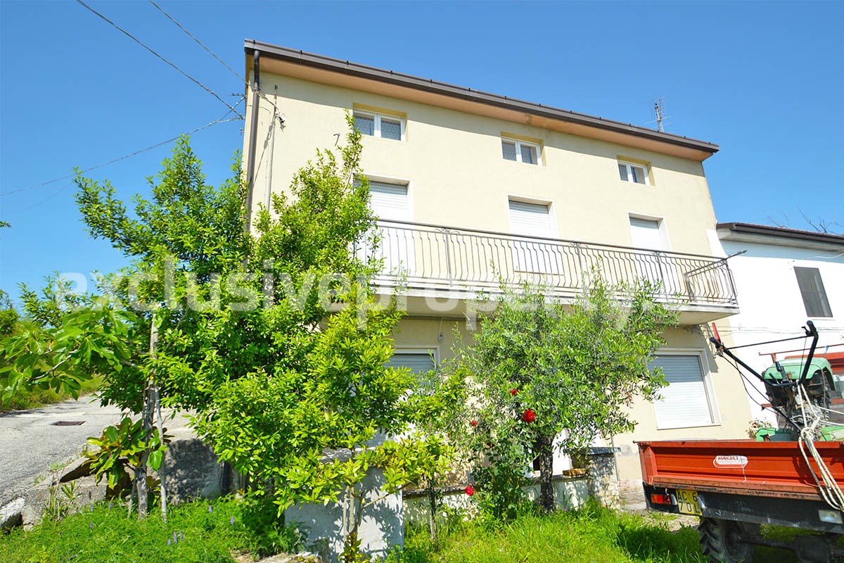 Spacious habitable with garden balcony for sale in Abruzzo - Roccaspinalveti