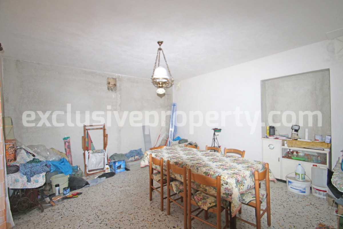 Habitable house with garage and land for sale in Abruzzo 7