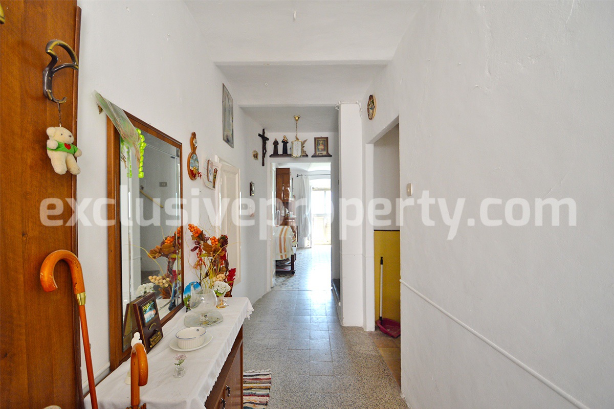 Large stone house habitable with outdoor space for sale in Abruzzo 9