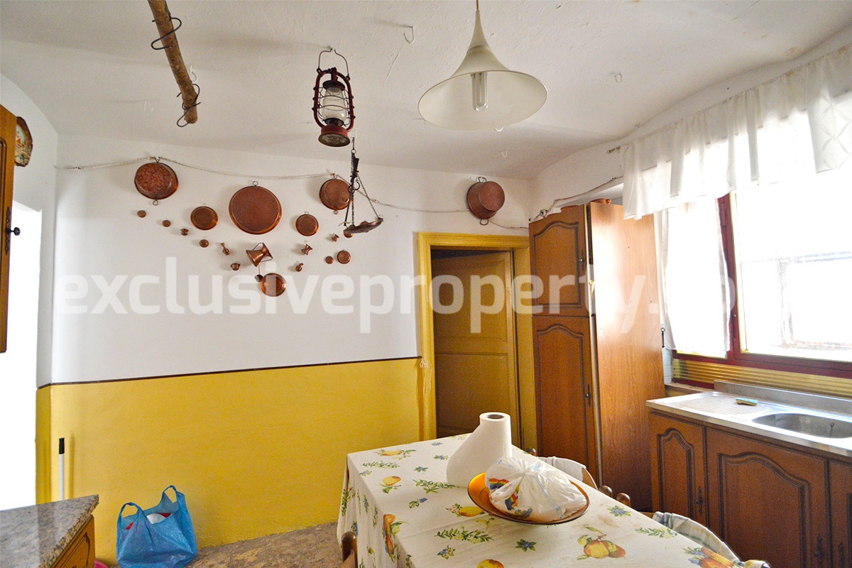 Large stone house habitable with outdoor space for sale in Abruzzo 16