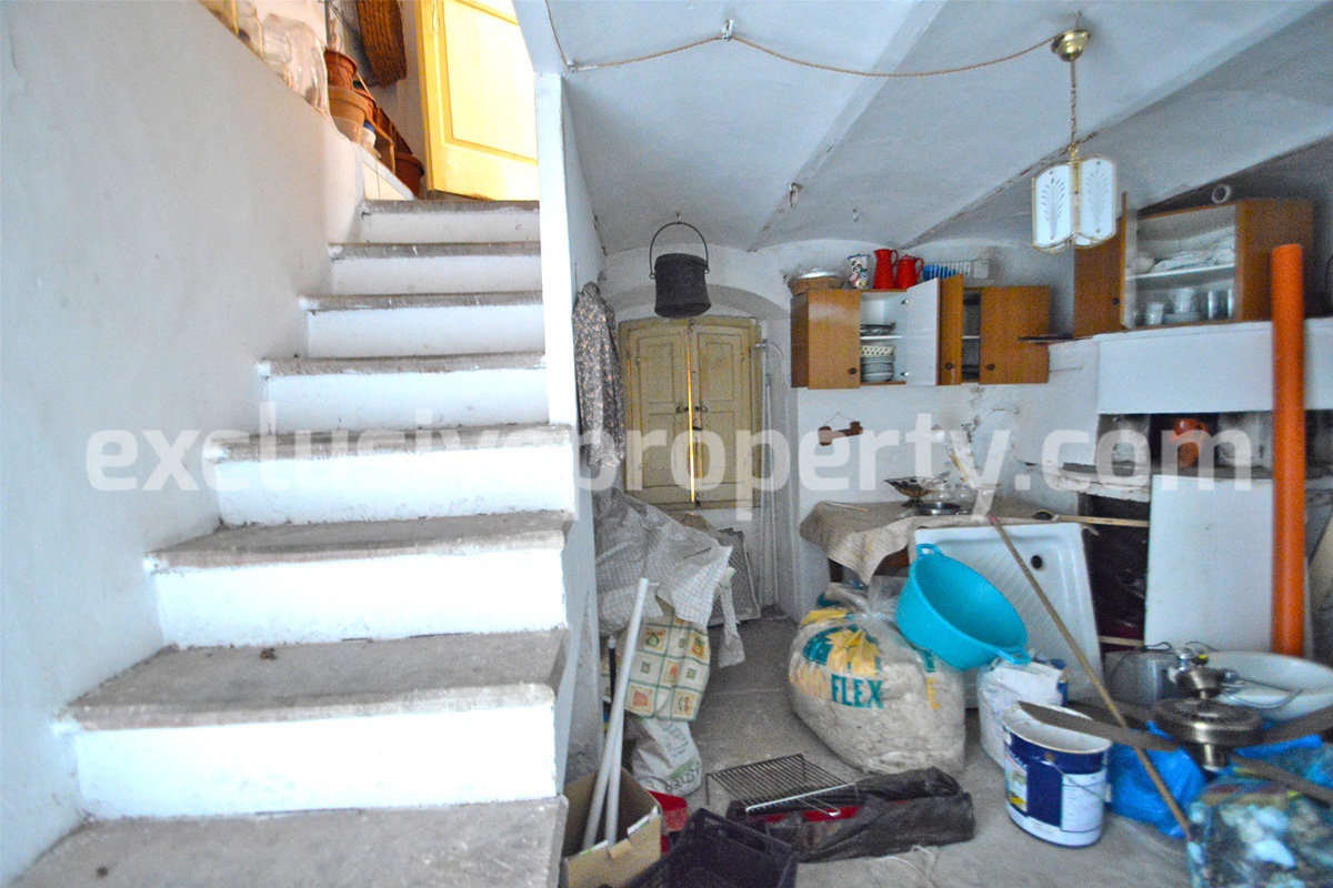 Large stone house habitable with outdoor space for sale in Abruzzo 23
