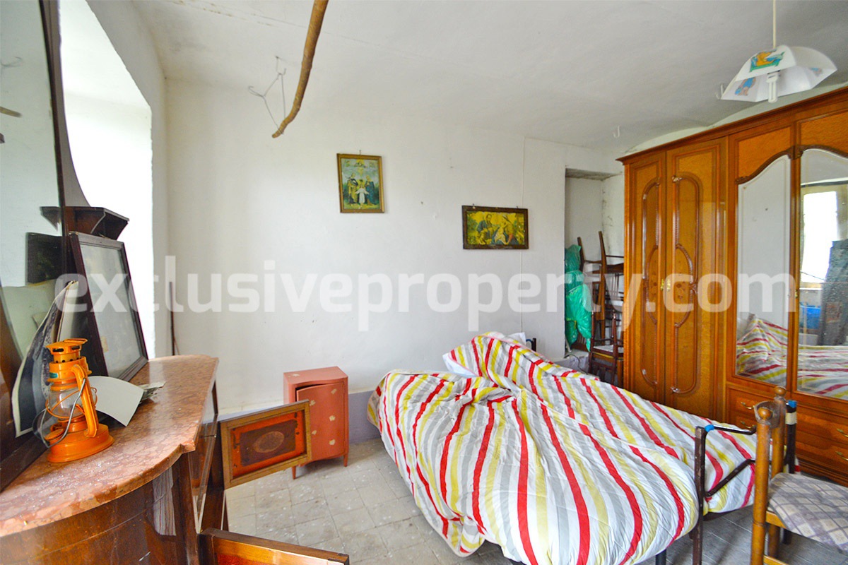 Large stone house habitable with outdoor space for sale in Abruzzo 28