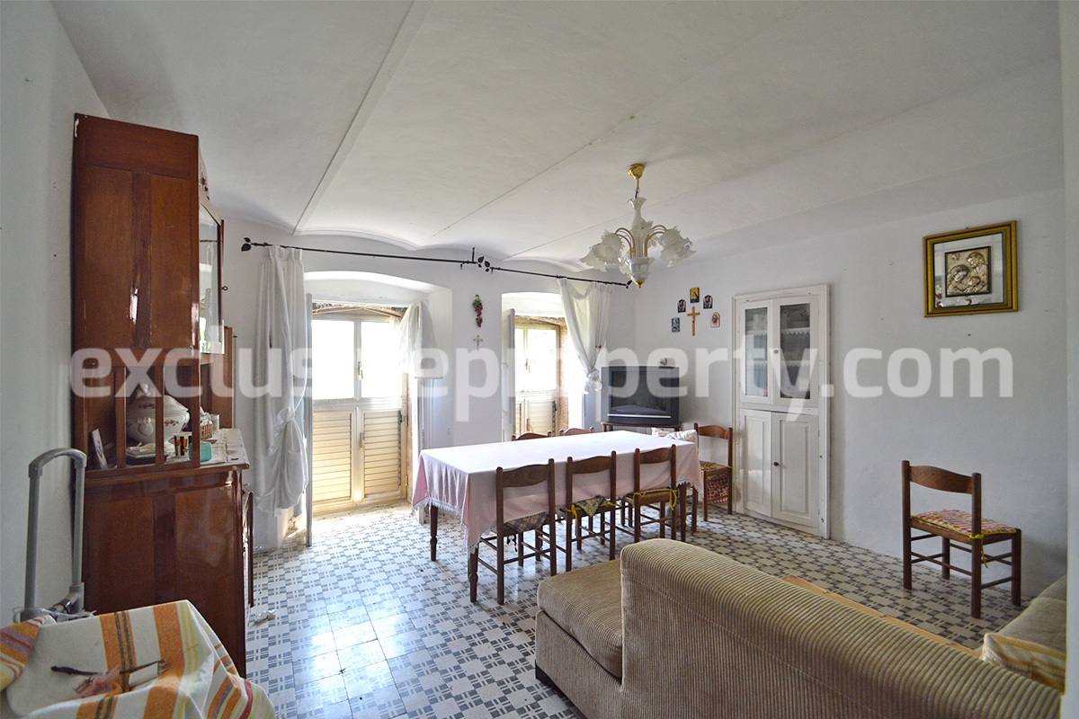 Large stone house habitable with outdoor space for sale in Abruzzo 32