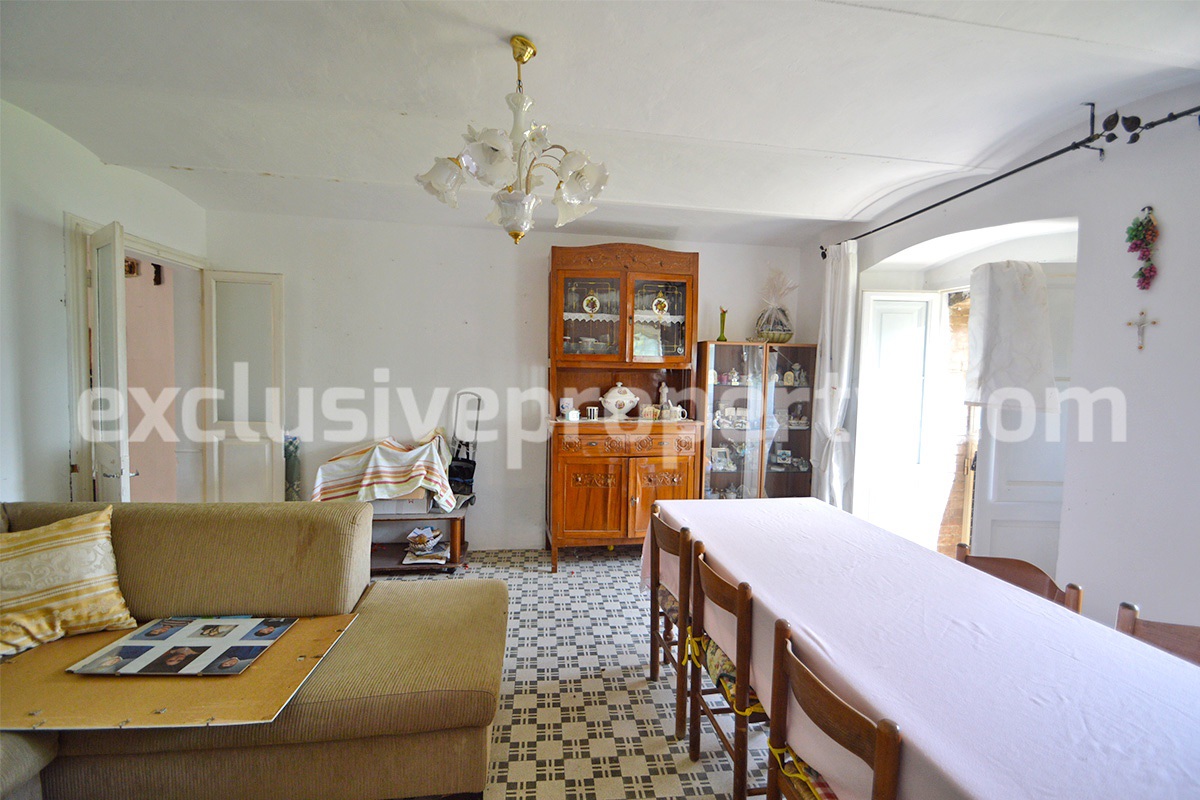 Large stone house habitable with outdoor space for sale in Abruzzo 37