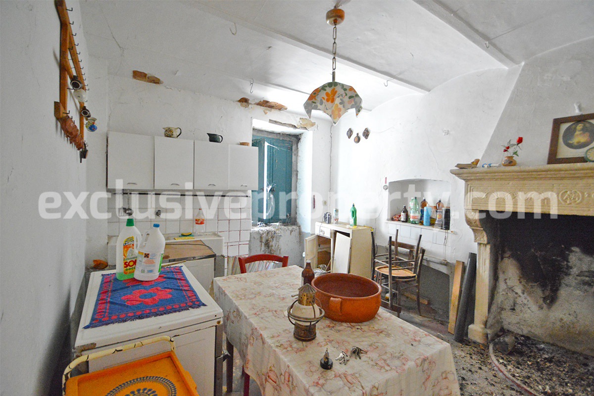 Typical Italian stone house for sale in Abruzzo - Fraine 5