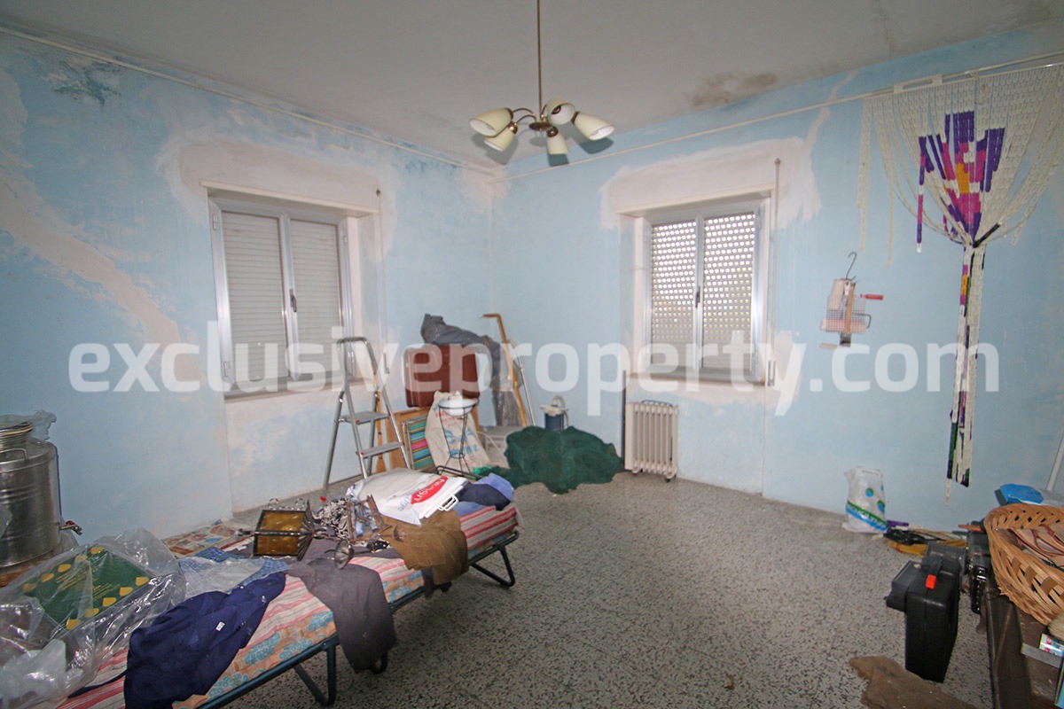 Habitable house with garage and land for sale in Abruzzo 19