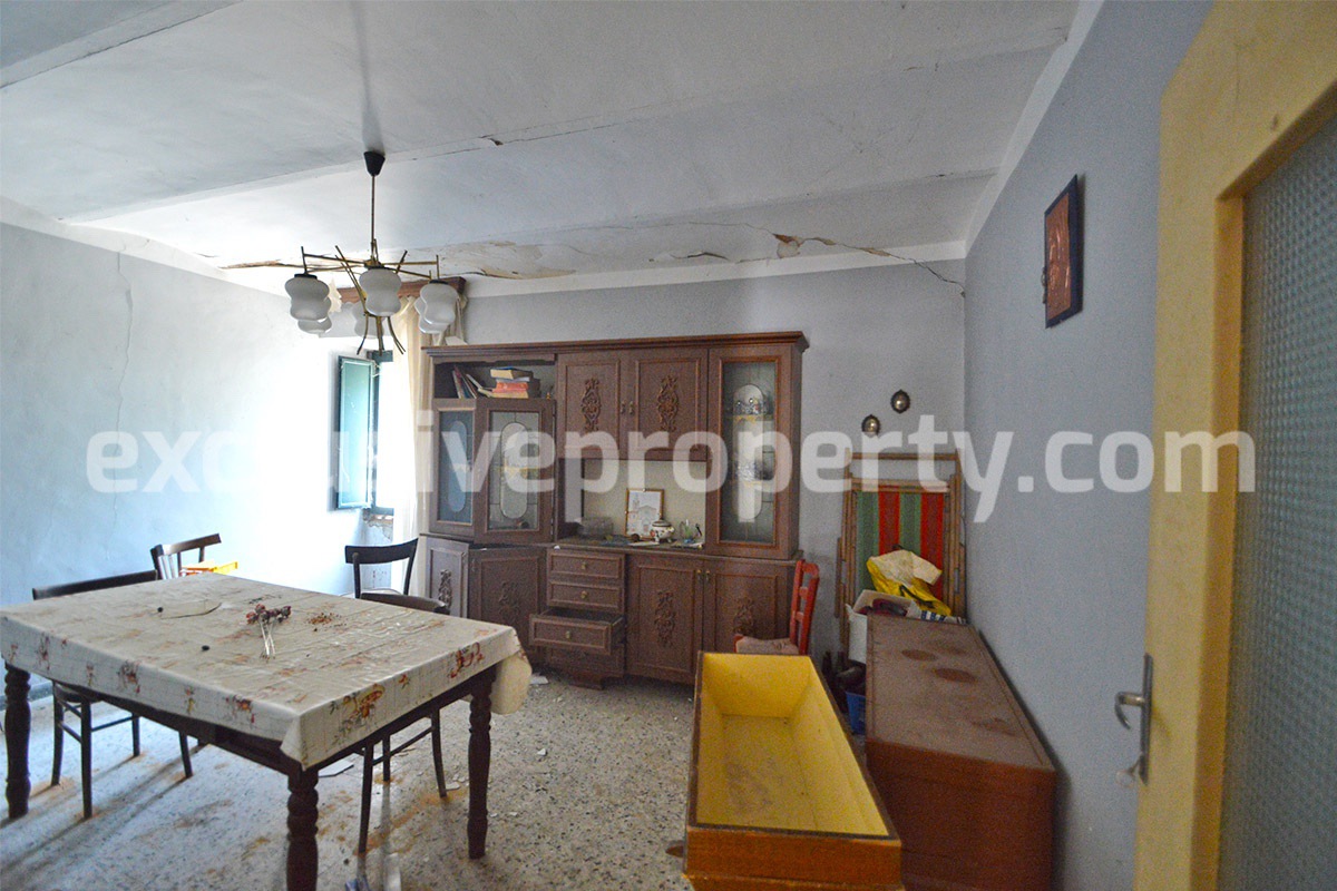 Typical Italian stone house for sale in Abruzzo - Fraine