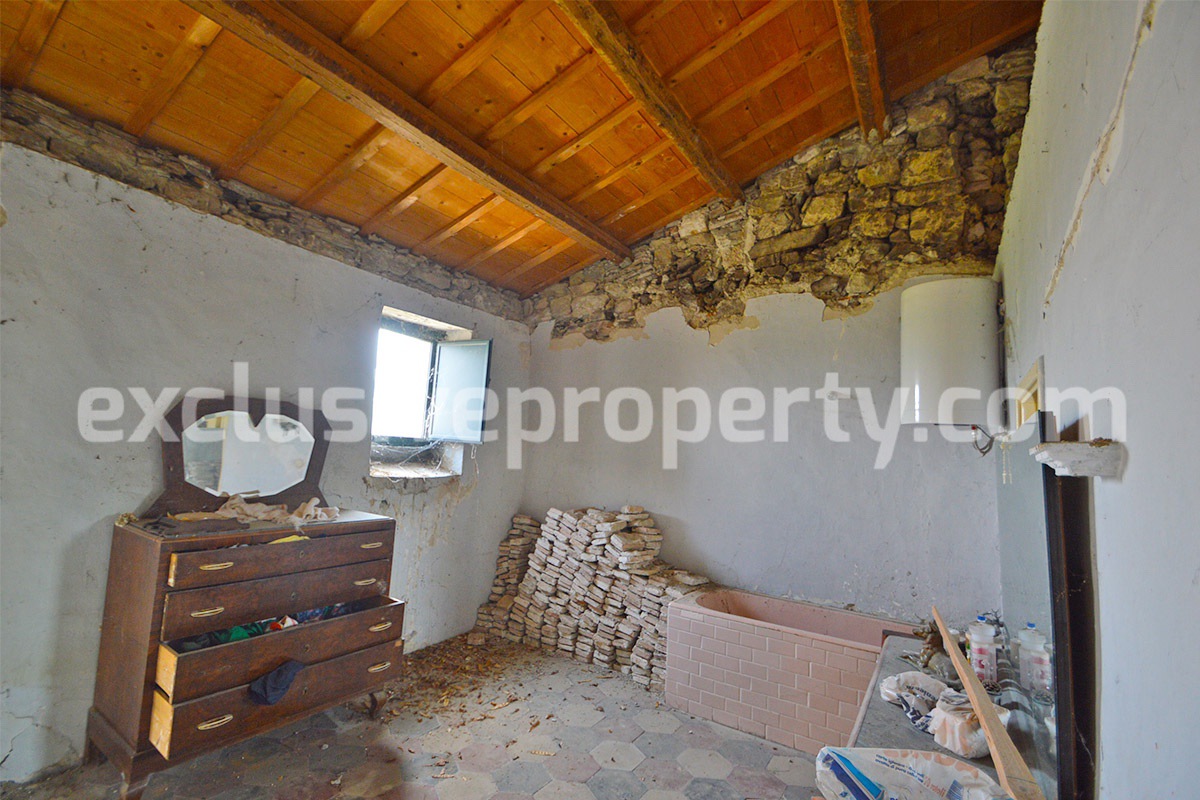 Typical Italian stone house for sale in Abruzzo - Fraine 15