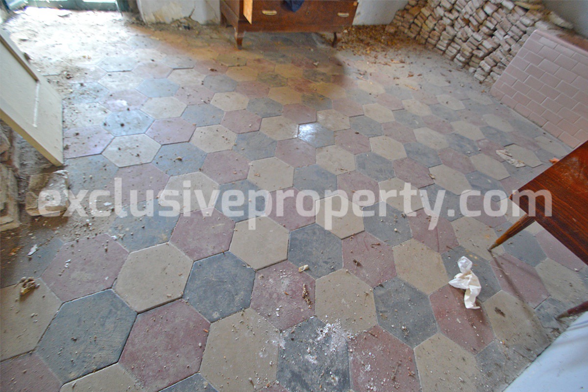 Typical Italian stone house for sale in Abruzzo - Fraine 16