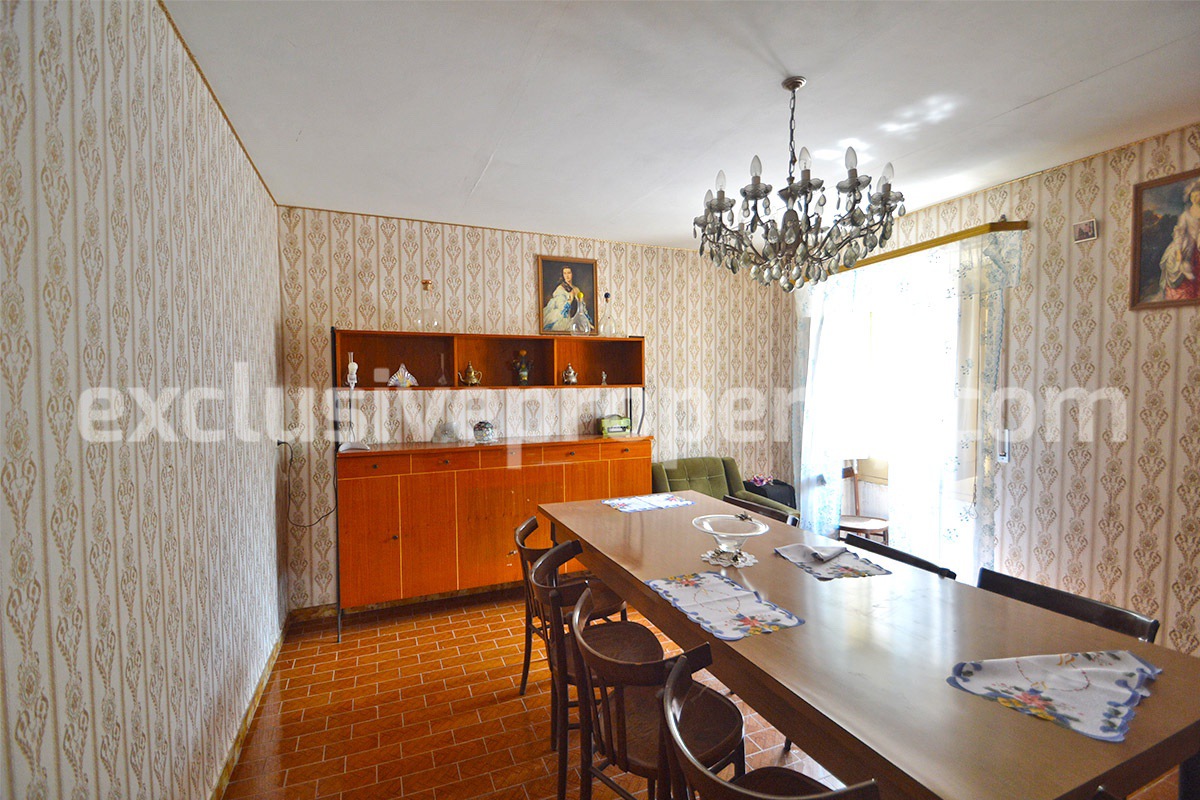 Habitable house with garage located in the ancient village of Fraine - Abruzzo 2