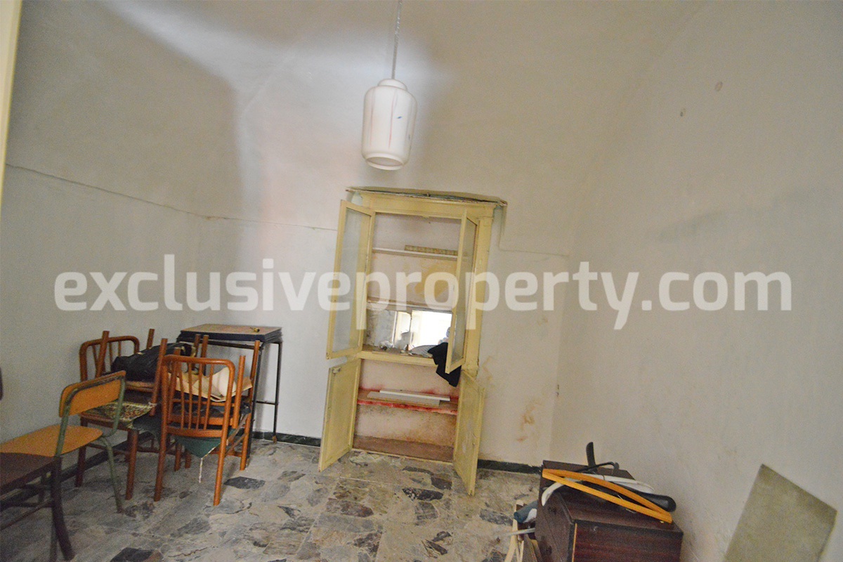 Spacious town house dating back begin of 900 for sale in Palata - historic center 6