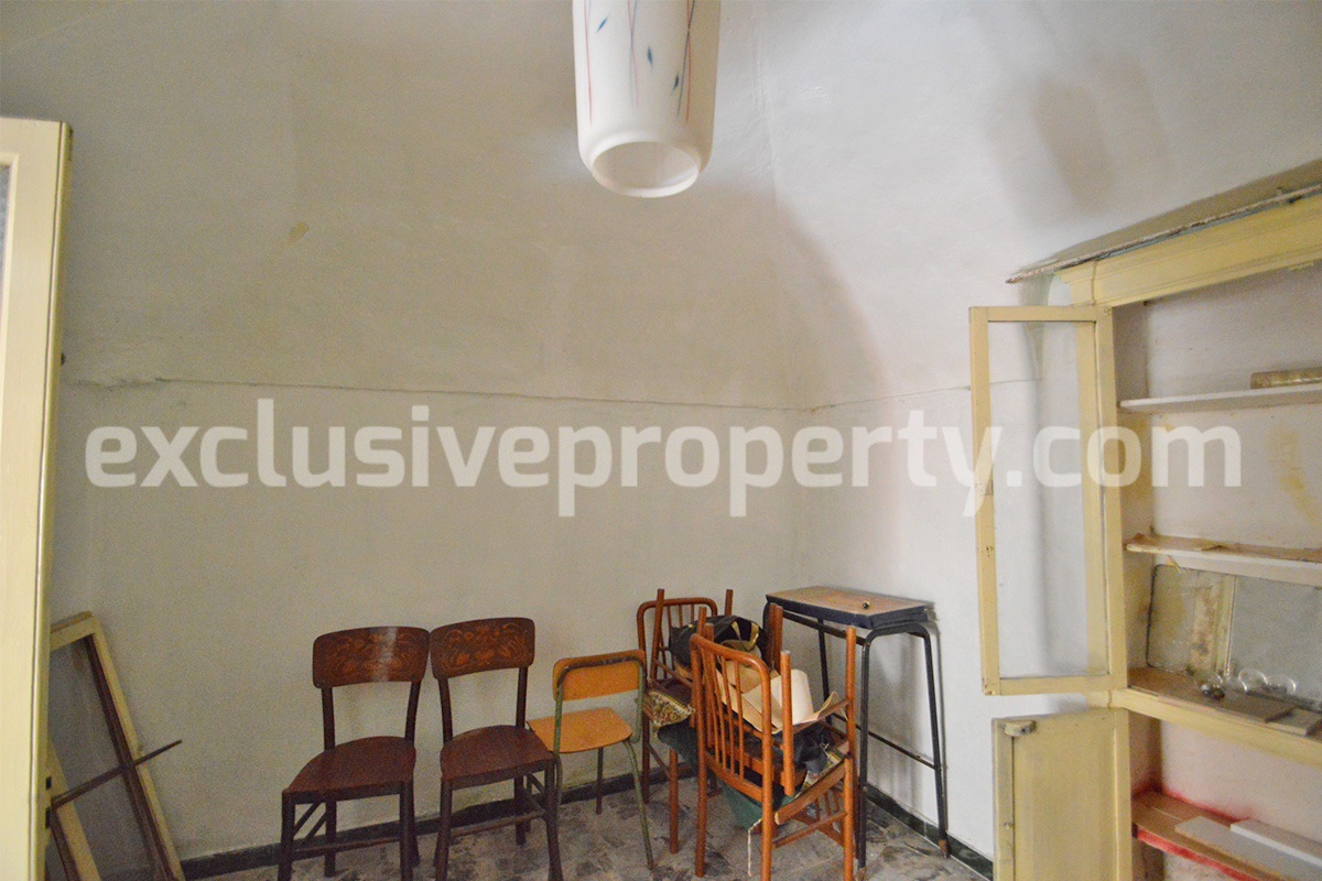 Spacious town house dating back begin of 900 for sale in Palata - historic center 7