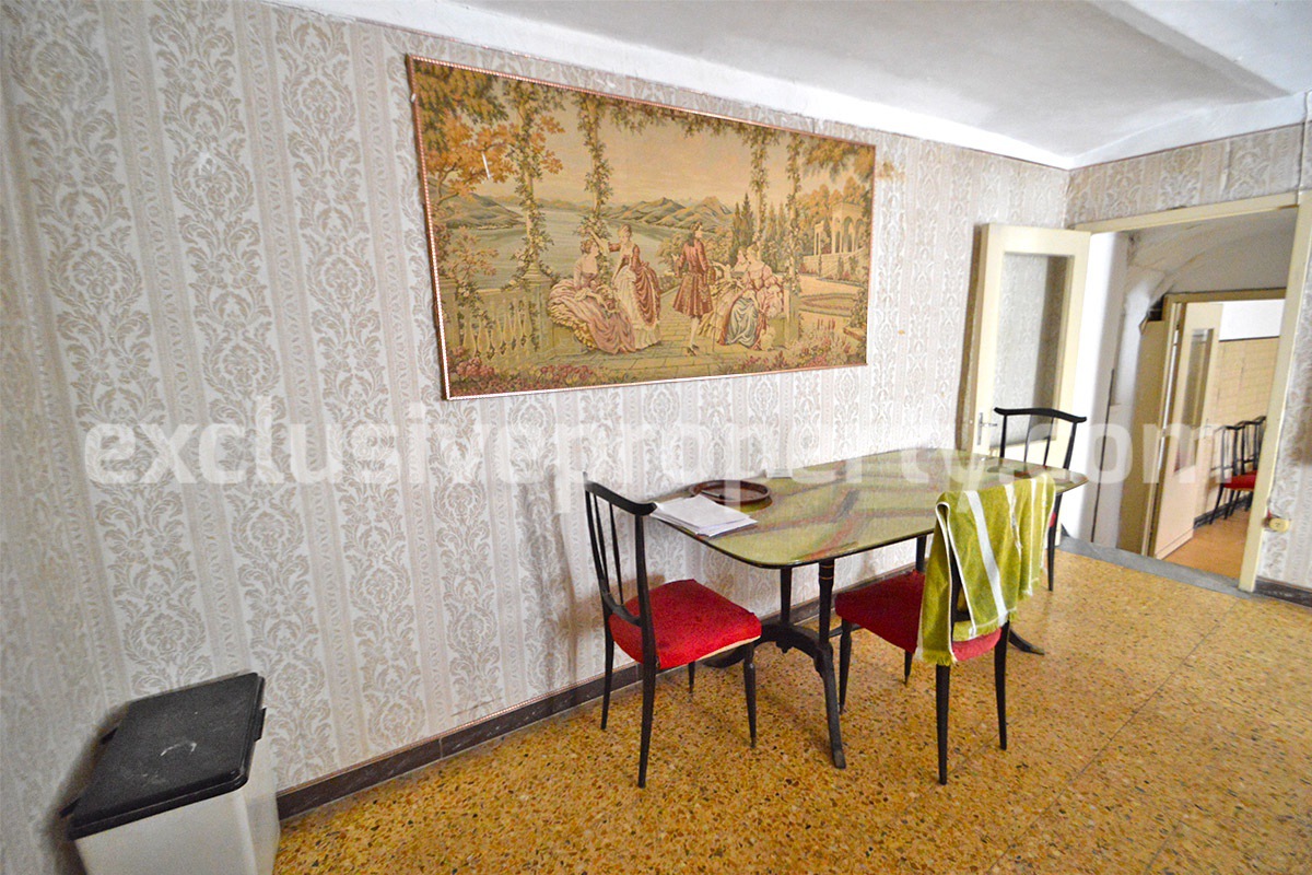 Spacious town house dating back begin of 900 for sale in Palata - historic center 10