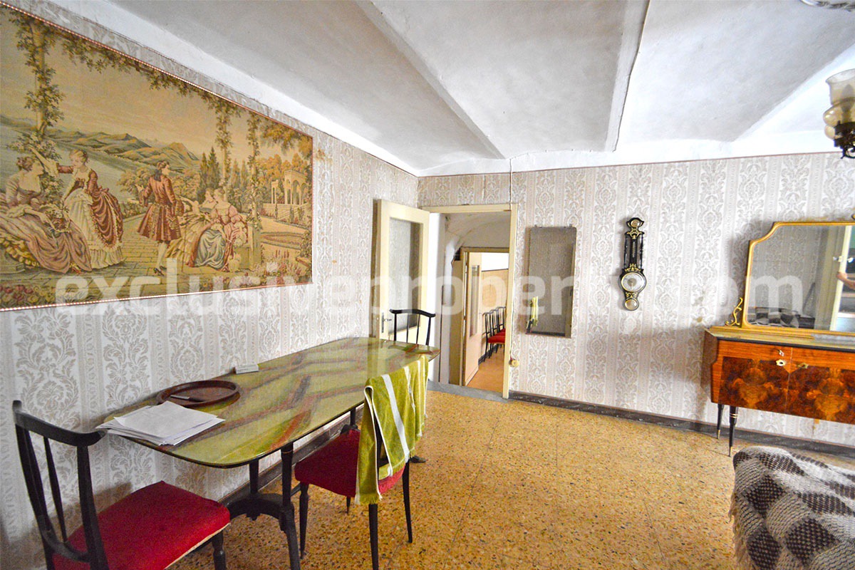 Spacious town house dating back begin of 900 for sale in Palata - historic center 11