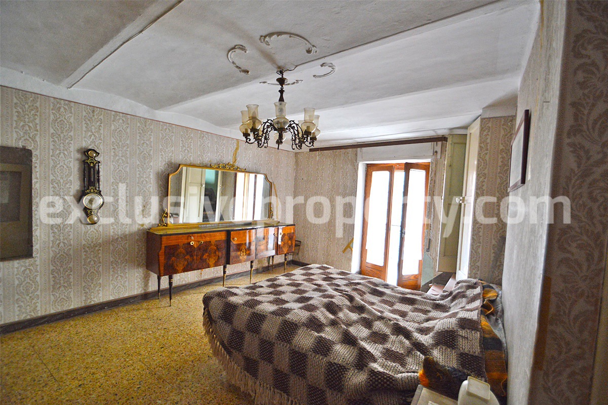 Spacious town house dating back begin of 900 for sale in Palata - historic center 14