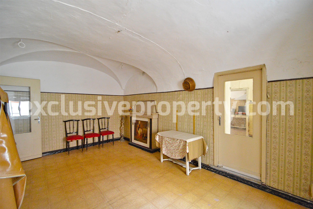 Spacious town house dating back begin of 900 for sale in Palata - historic center 16