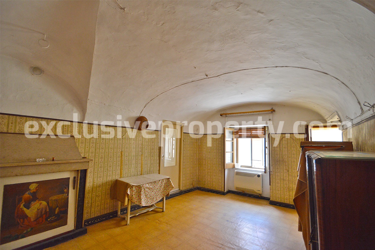 Spacious town house dating back begin of 900 for sale in Palata - historic center 17