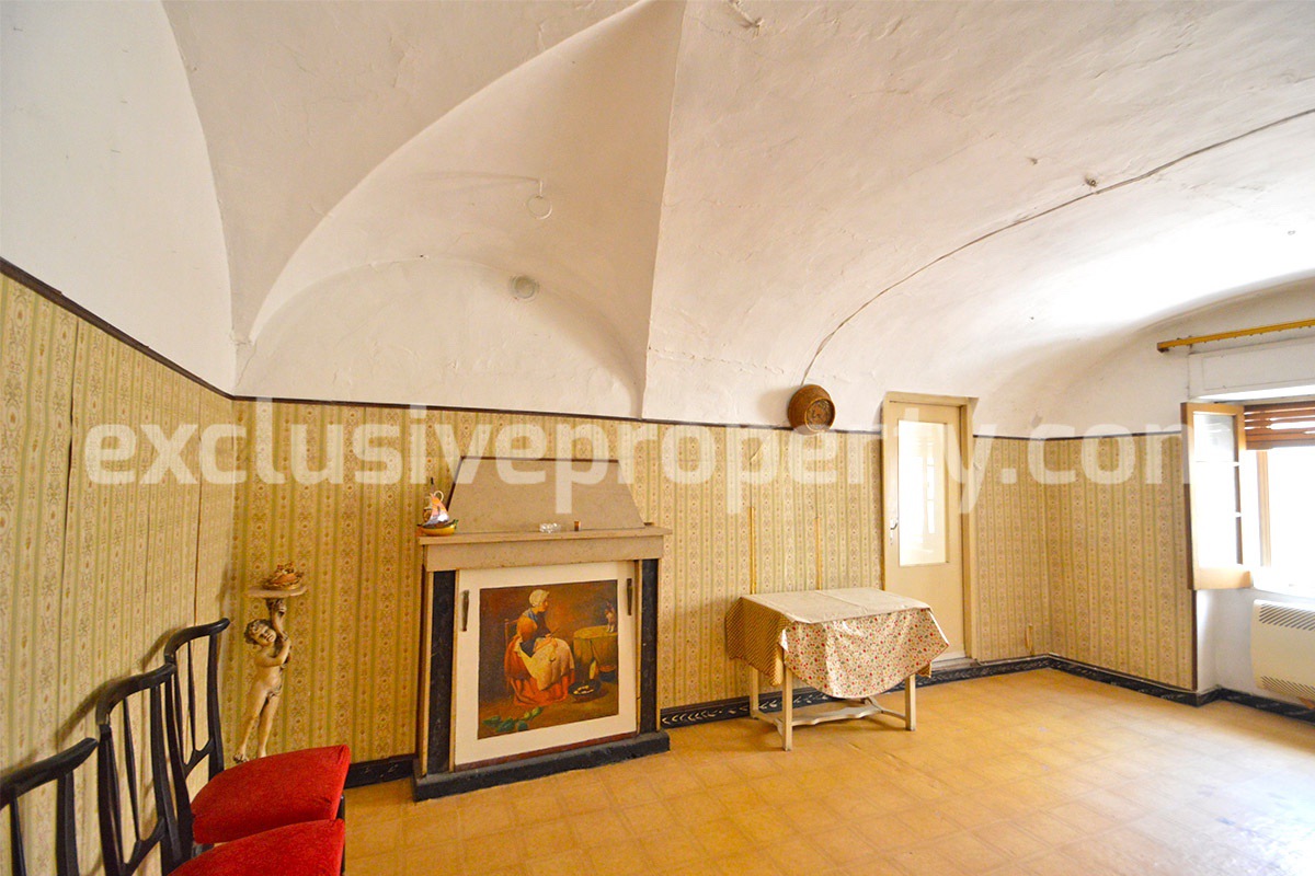 Spacious town house dating back begin of 900 for sale in Palata - historic center 18