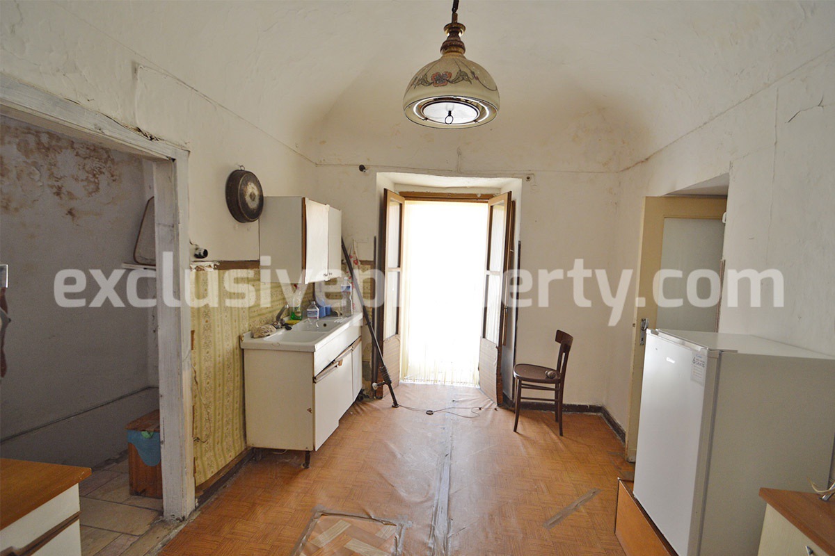 Spacious town house dating back begin of 900 for sale in Palata - historic center 21