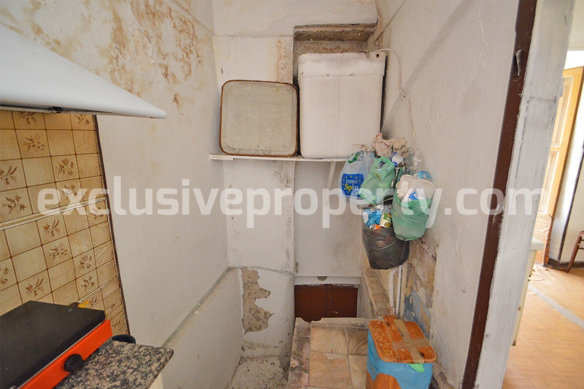 Spacious town house dating back begin of 900 for sale in Palata - historic center 23