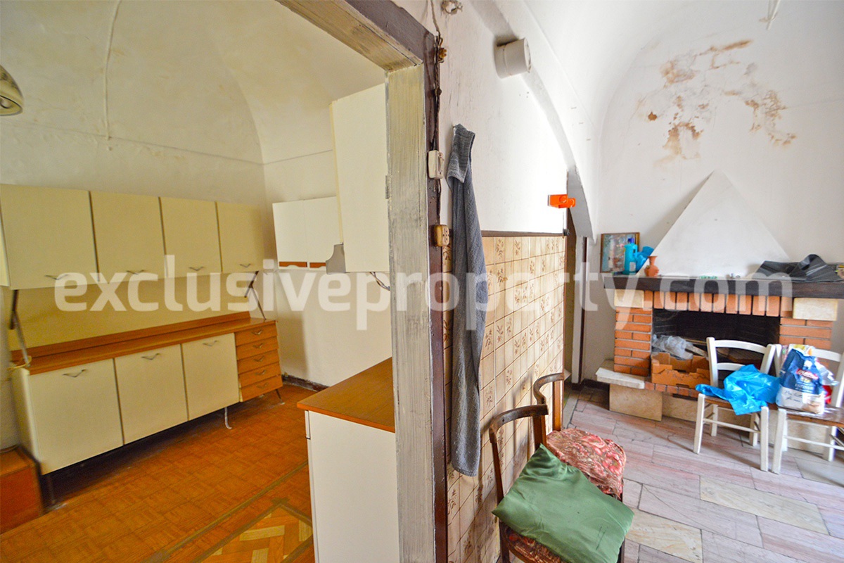 Spacious town house dating back begin of 900 for sale in Palata - historic center 25