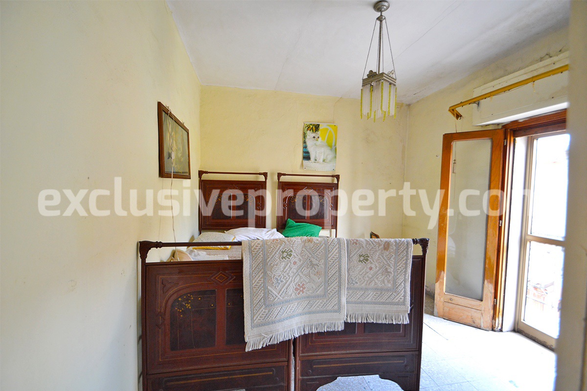 Spacious town house dating back begin of 900 for sale in Palata - historic center 29